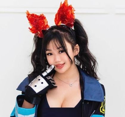 Halle Waifu Cosplay Photo