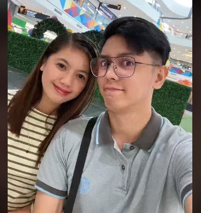 deadpaul19_ph With Girlfriend